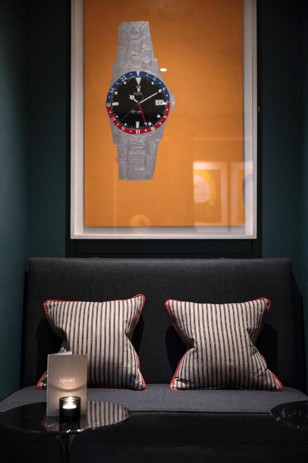 Old Bank Hotel Oxford Exterior foto A framed photograph of a Rolex Daytona